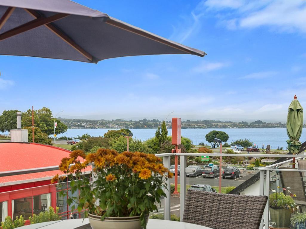 Relax On Roberts - Taupo Holiday Home Εξωτερικό φωτογραφία
