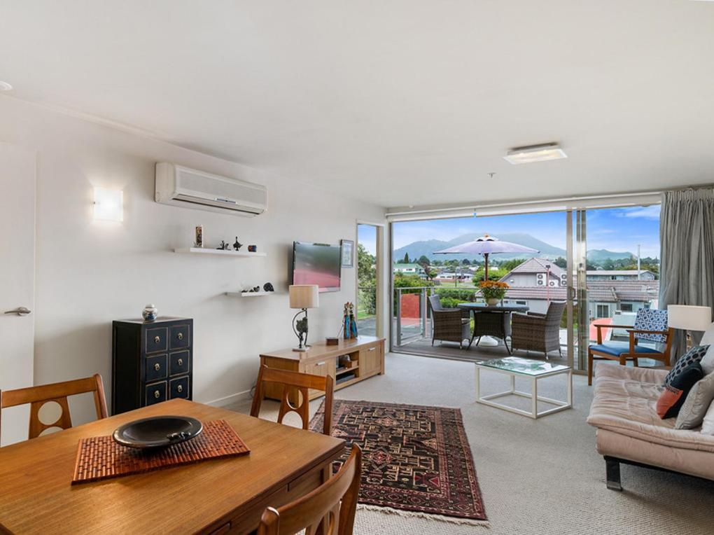 Relax On Roberts - Taupo Holiday Home Εξωτερικό φωτογραφία